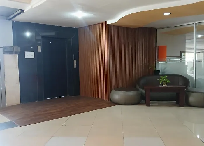 ホテル Nirmala & Convention Centre 2*
