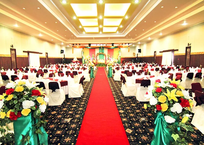 Nirmala & Convention Centre ホテル 2*
