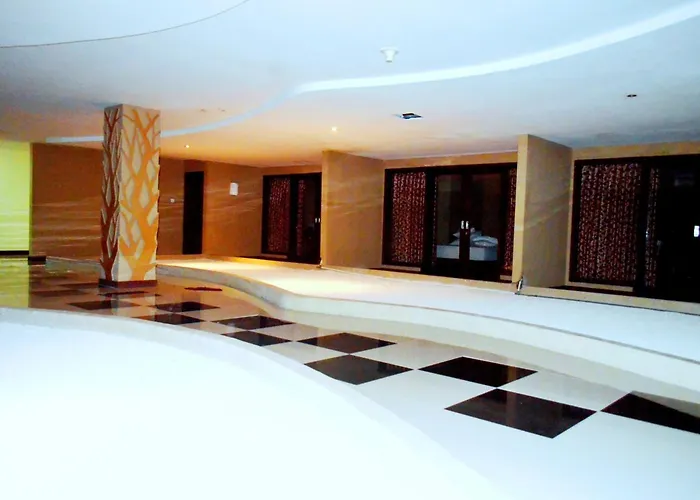 Otel Nirmala & Convention Centre 2*