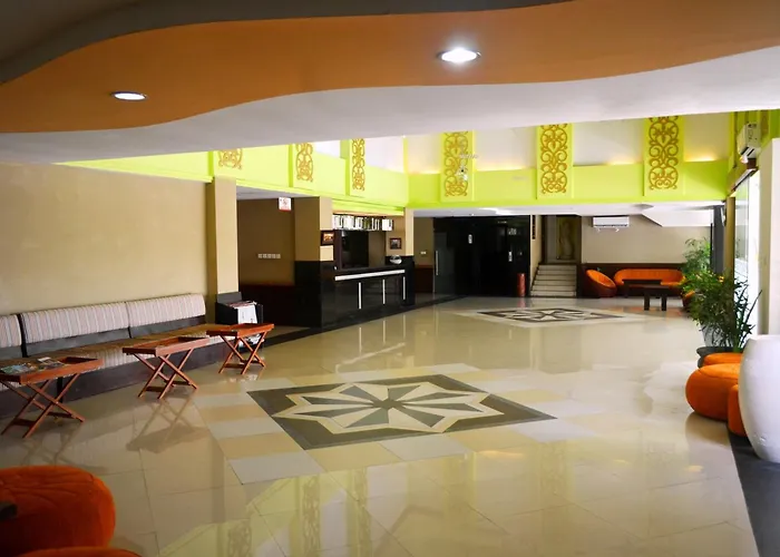 ホテル Nirmala & Convention Centre
