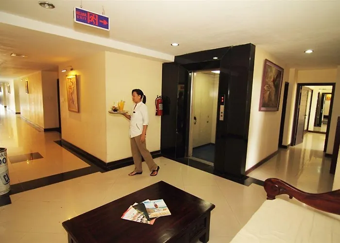 Nirmala & Convention Centre Otel 2*