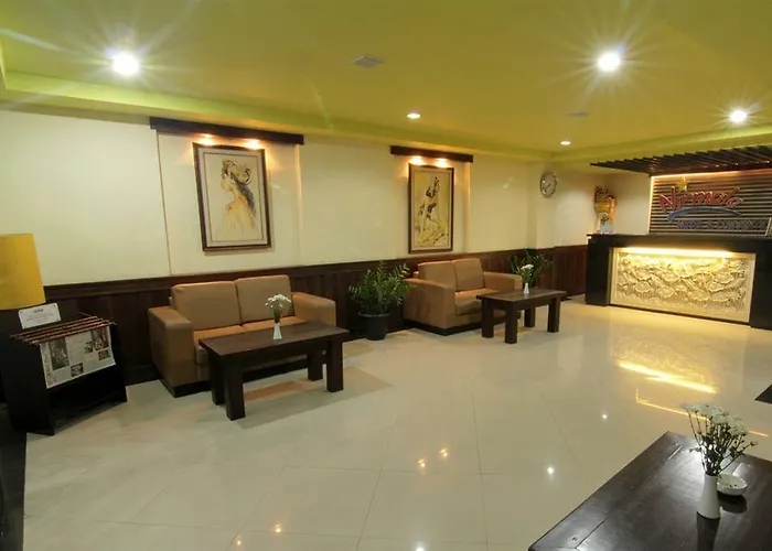 ホテル Nirmala & Convention Centre 2*